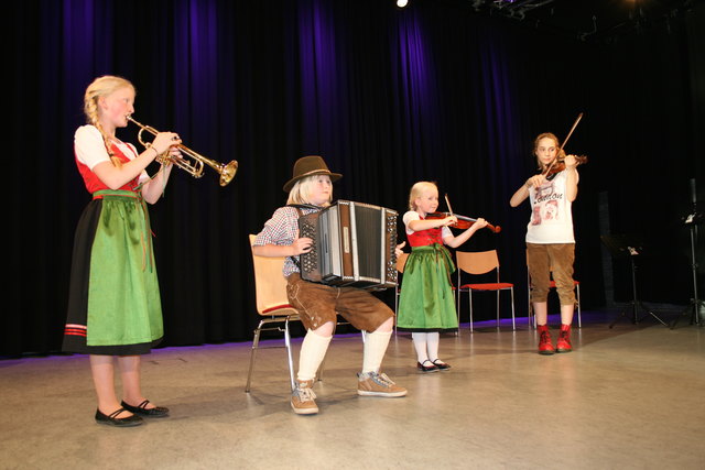 Familienmusik aus dem Hause Steinmetz: Die Geschwister Vanessa, Elias und Isabella mit Pia Turon.