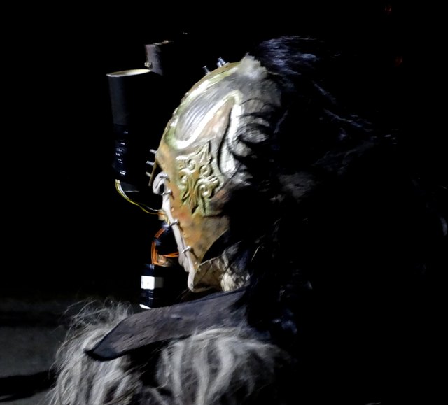 Schon von hinten eine schreckliche Gestalt...