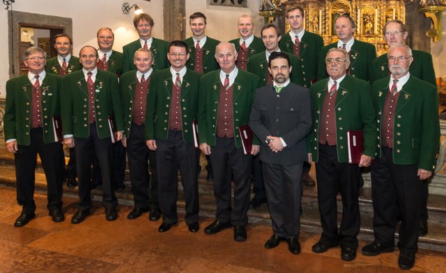 Unter der Leitung von Mag. Ludovik Kendi will der Chor die Besucher auf die besinnliche Adventzeit einstimmen. | Foto: Privat