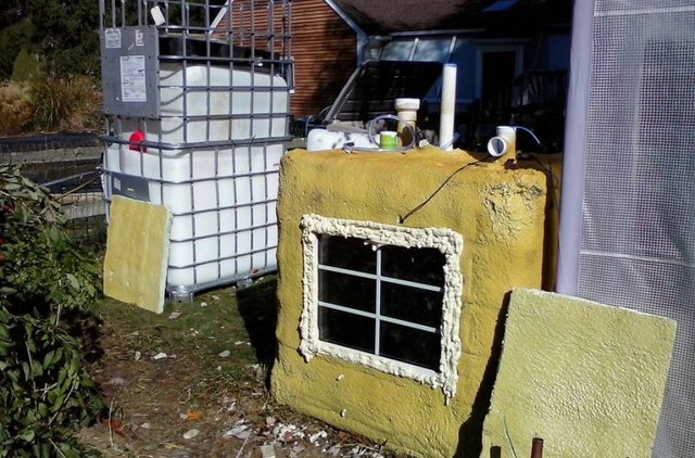 Foto: http://www.solarcities.eu/projects/solar-cities-3-ibc-refugee-camp-passive-solar-biogas-system https://www.youtube.com/watch?v=PKmBPcG9y0A