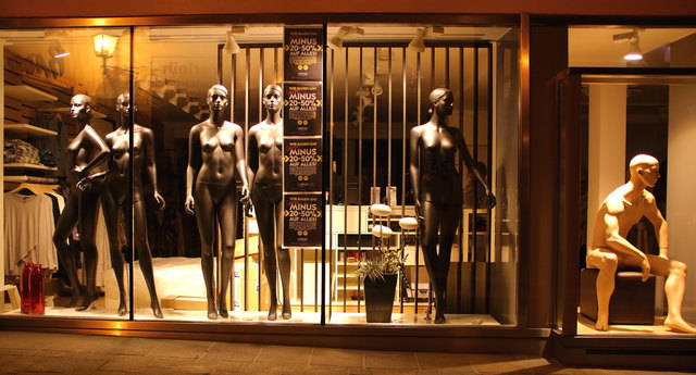 Statt Weihnachtsmann, nackige Auslagepuppen.