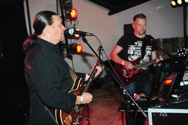 Keine Tuifl, aber Klasse-Musiker: "No Limit" als Bandname und als musikalisches Motto!