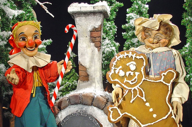 Der Kasperl erlebt in der Josefstadt weihnachtliche Abenteuer.