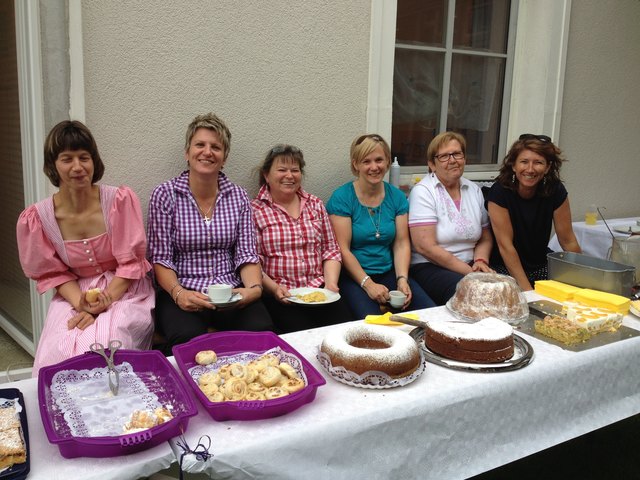 Engagiertes Team: Rita Walchensteiner, Eva-Maria Wirnsberger, Margret Oberrauner, Melanie Moser, Heimbewohnerin Ilse Glanznig und Christine Lienbacher | Foto: KK