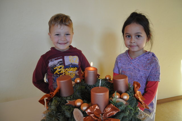 Julian und Franziska feiern den ersten Advent | Foto: Friessnegg