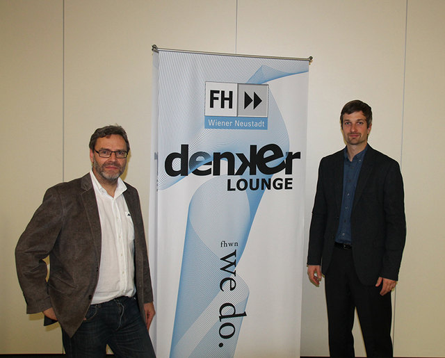 Foto v.l.n.r.: Ing. Dr. Gerhard Rimpler (energenium), Dr. Christoph Schmidl (Studiengangsleiter Regenerative Energiesysteme und technisches Energiemanagement)