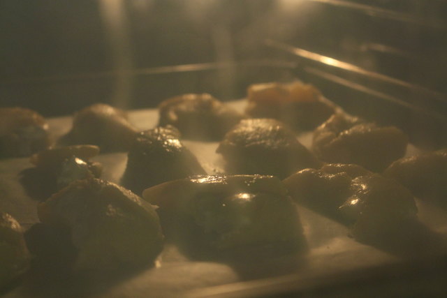 Schon sind die Kipferl im Ofen