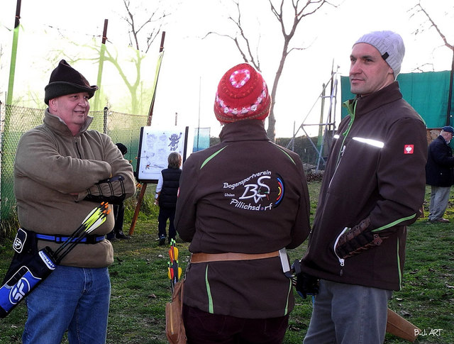 Ein Quatscherl zwischendurch.   FOTO: B.J. ART
