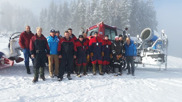 Das Beschneiungs-Team im snow space Flachau mit ihrem Chef Johann Fischbacher (4. v.l. in der ersten Reihe). | Foto: snow space Flachau