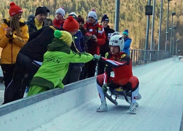 Bastian Schulte freut sich mit Bruder Patrik