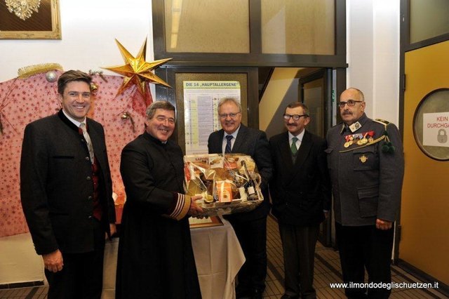 Der Kaiserschützenbund Tirol 1921 gratulierte zum Jubiläum und wünschte