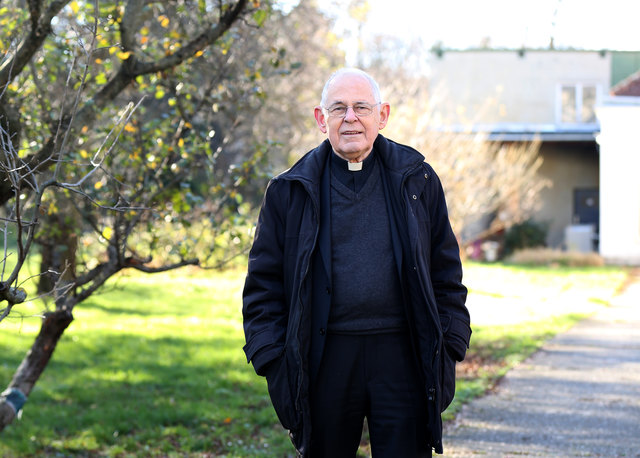 Neue Heimat: Pfarrer Wolfgang Pucher gibt im "VinziDorf" wohnunglosen Menschen ein Zuhause. | Foto: Stanislav Jenis