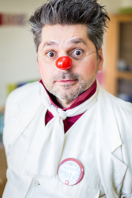 So tritt "Dr. Nikolaus Nüchtern" in Kliniken und Altenheimen auf