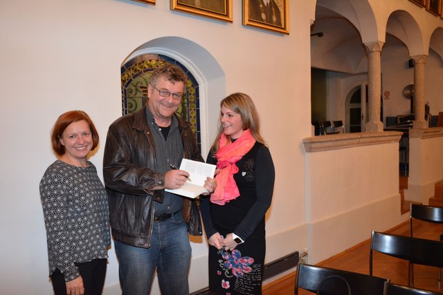 Bert Ehgartner mit Beatrix Cmolik und Heidi Spanring. | Foto: privat