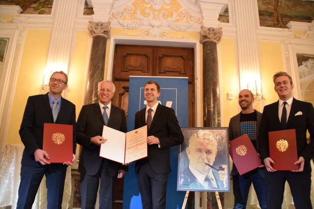 Von links: Georg Gasser, Oswald Mayr (Stiftungsvorsitzender), Wolfgang Lechner, Nikolaus Staudacher und Thomas Lintner.