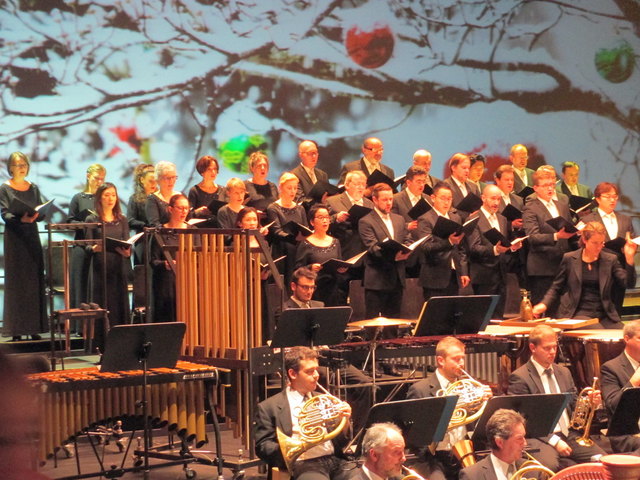 Der Chor der Oper Graz, mit hervorragenden Stimmen...