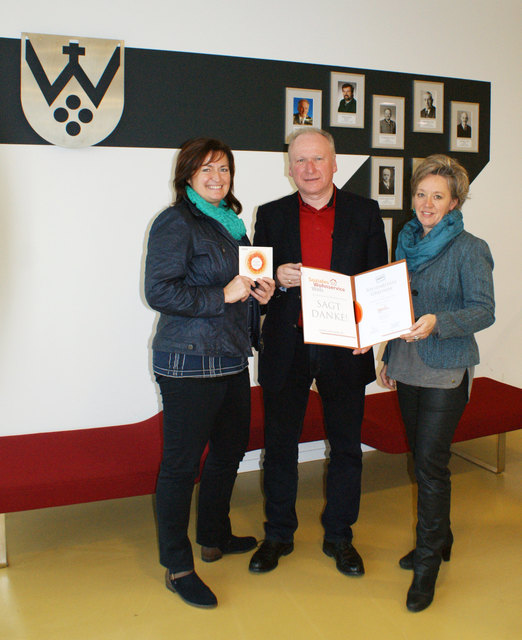 Petra Wimmer (Soziales Wohnservice Wels),
Bürgermeister Norbert Höpoltseder und Amtsleiterin Anita Franz. | Foto: Soziales Wohnservice Wels