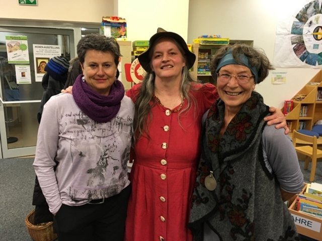 Claudia Lang-Forcher, Elisabeth Wintergerst, Ulrike Aicher sind Autorinnen des Buches "Mutterland"