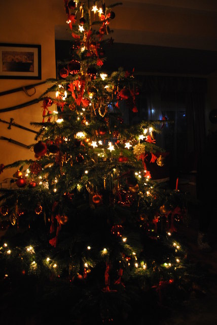 Unser klassischer Baum in Rot und Gold