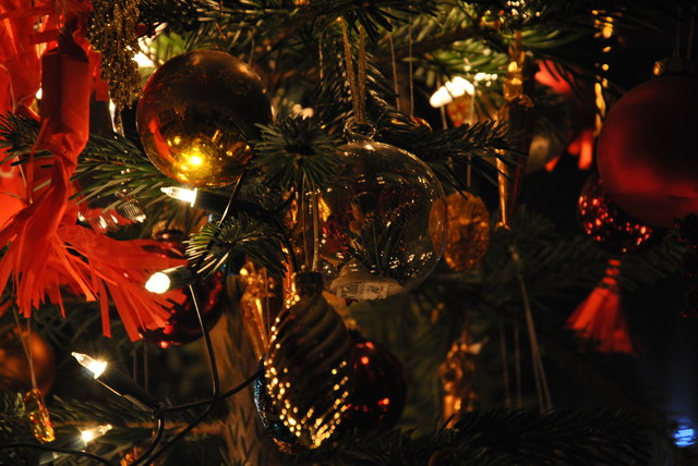 Unser klassischer Weihnachtsschmuck auf dem Baum