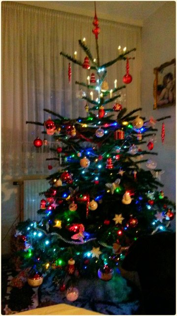 rot weiß roter Christbaum - passend zur Europameisterschaft