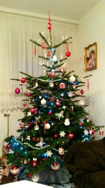 rot weiß roter Christbaumschmuck - passend zur Europameisterschaft