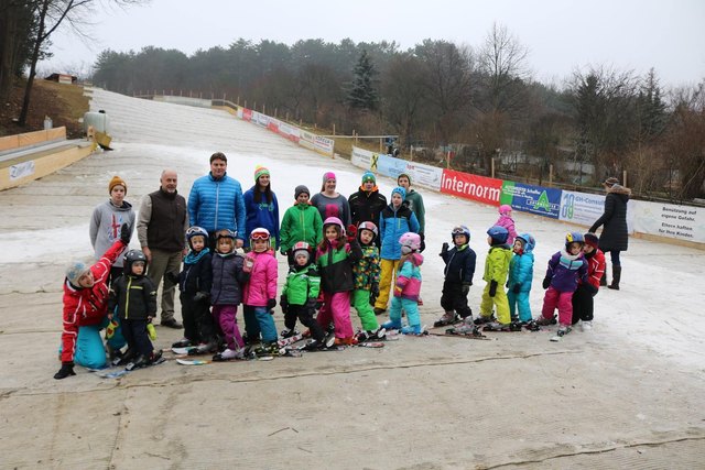 Dank des tollen Engagements des Schiwiesenteams konnte die Piste perfekt für den Kinderschikurs präpariert werden!