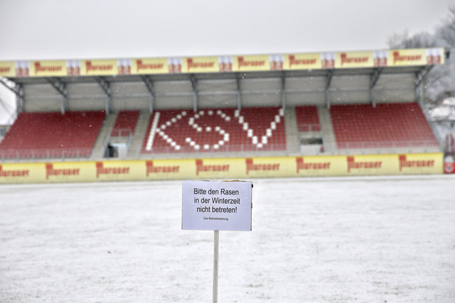 Leichter Schneefall in Kapfenberg, das Hauptfeld im Fekete-Stadion blieb zum Trainingsstart gesperrt.