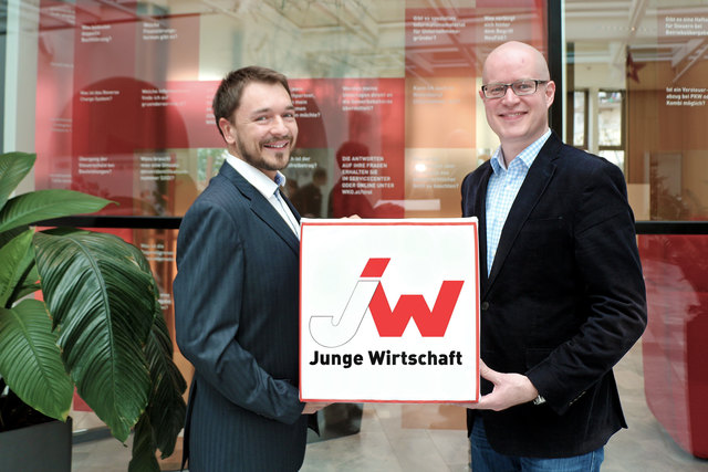 Clemens Plank (li.) übernimmt den Landesvorsitz der Jungen Wirtschaft Tirol von Mario Eckmaier (re.). | Foto: WKT