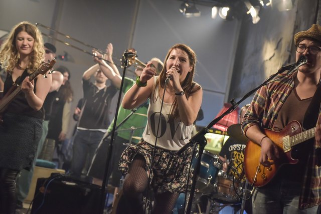 "Denk global - daunz lokal" lautet das Motto der Weinviertler Band Skolka. | Foto: Christoph Huber