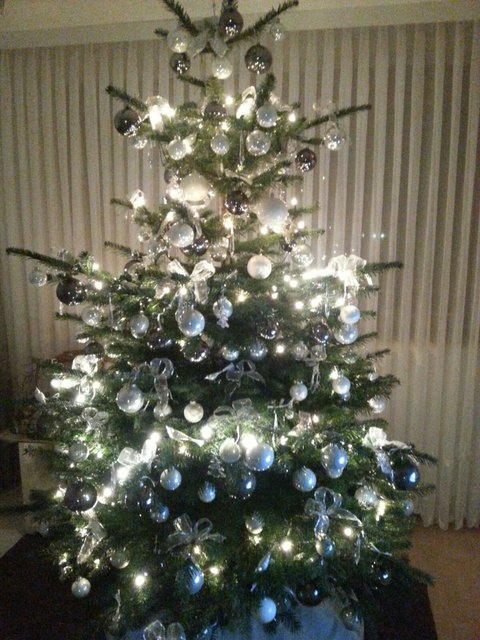 Christbaum 2015 in den Farben grau und weiß