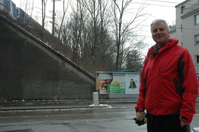 An diesem Bahndamm wird in den kommenden Monaten eine neue Lärmschutzwand entstehen.