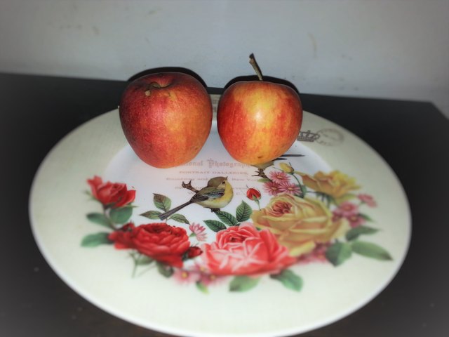 Ein Apfel vor der Mahlzeit nimmt den Heißhunger