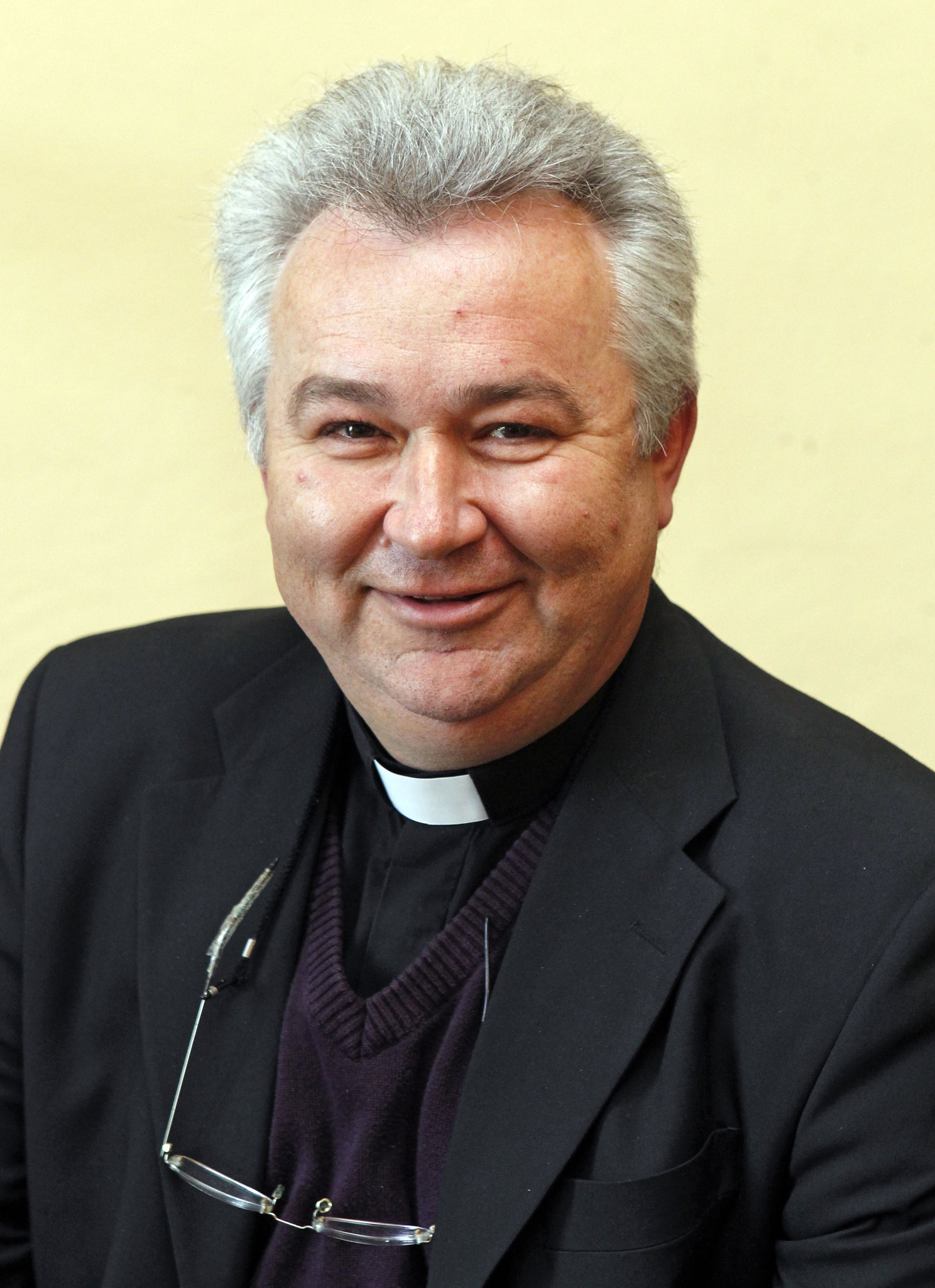 Gläubige nehmen von Lavamünds Pfarrer Marko Lastro Abschied Lavanttal