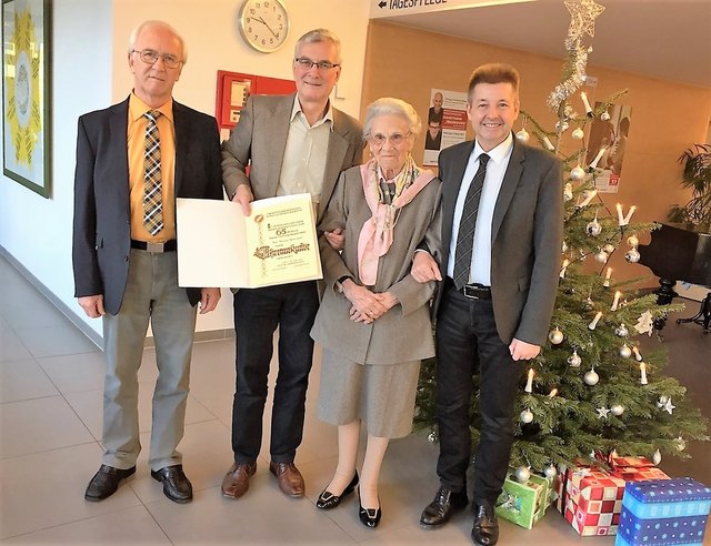 Ehrung: Konsulent Thaddäus Berneder, Landesrat Elmar Podgorschek, Matthissa Kranzlmayr, Bürgermeister Albert Ortig. | Foto: KOBV