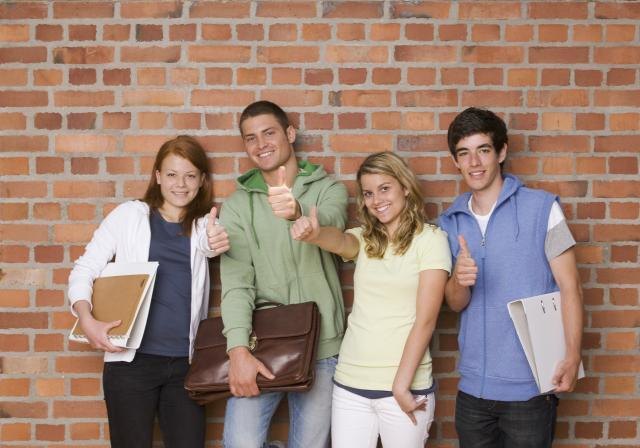 Tür an Tür wohnen und sich nicht kennen? Die Beziehung zu den Nachbarn sollte man pflegen. | Foto: PIcsBeta