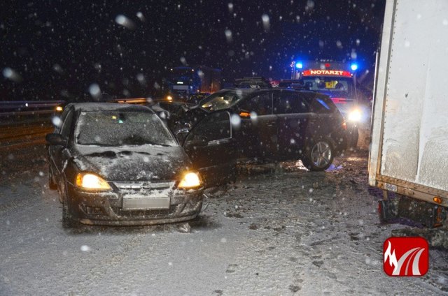 Der Schneefall führte zu einem Crash auf der Autobahn A1 | Foto: ED – Steyrer