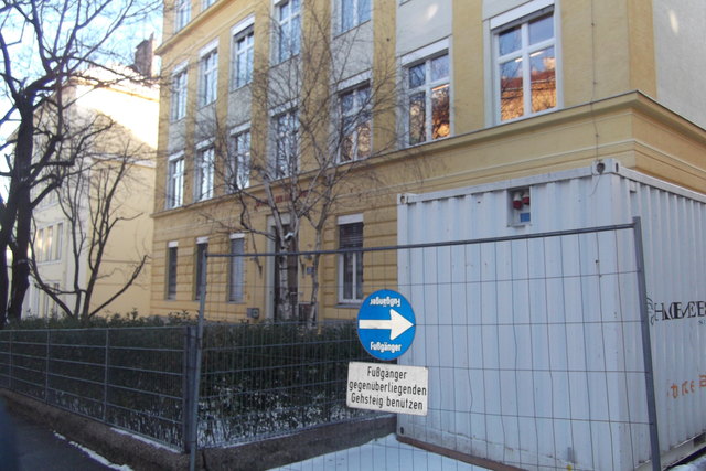 Die Bauarbeiten am Schulstandort Singrienergasse 23 sind im vollen Gange.