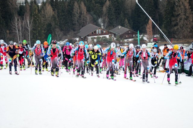 Die Elite der österreichischen Skibergsteiger nahm das "Speckjagern" in Mutters in Angriff.