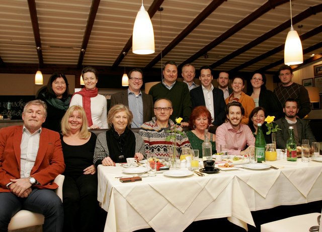 Teilnehmer-Runde des Unternehmer-Treffs im Gablitzerhof rund um die WB-Obleute Nina Ollinger (4.v.l.) und Andreas Kirnberger (8.v.r.) sowie dem Gablitzer Bürgermeister Michael Cech (8.v.l.)