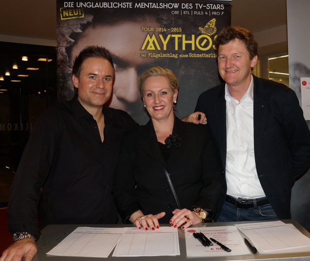Mentalist Manuel Horeth mit ehemaliger Volksschulfreundin Karin Then und Ex-Lehrer Thomas Wieser.
