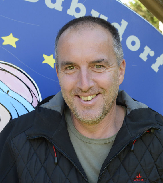 Bürgermeister Christian Genshofer macht Pläne für das neue Bildungszentrum in Trebesing