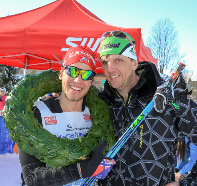 Vorjahressieger Niklas Liederer (links) mit Steiralauf-OK-Chef Heli Fuchs.