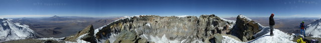 Panoramabild Cerro Parinacota 6.342m mit Boliviens höchstem Berg Sajama im Hintergrund.