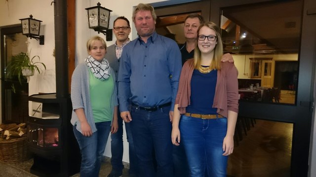 Andrea Maier, Bgm. Christian Seper, Obmann Klaus-Leopold Neumüller, Willi Stöcklhuber und Simone Zatl (v.l.).