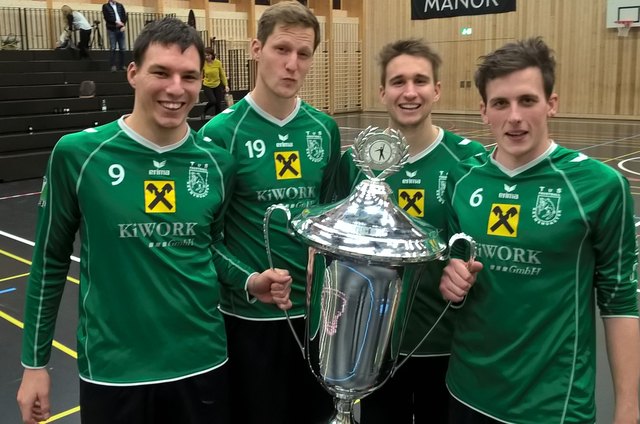 Vierter Sieg bei Manor Indoors: Der TuS entführt endgültig den Wanderpokal aus der Schweiz