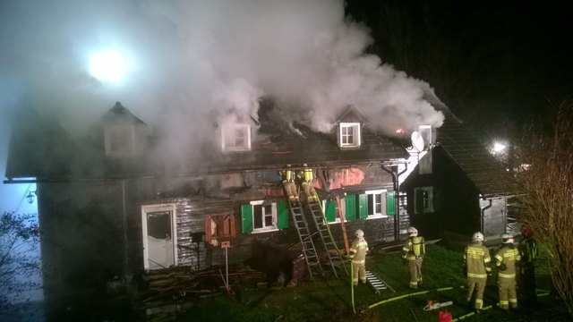 Mehr als 100 Florianijünger kämpften in der Nacht gegen den Großbrand.