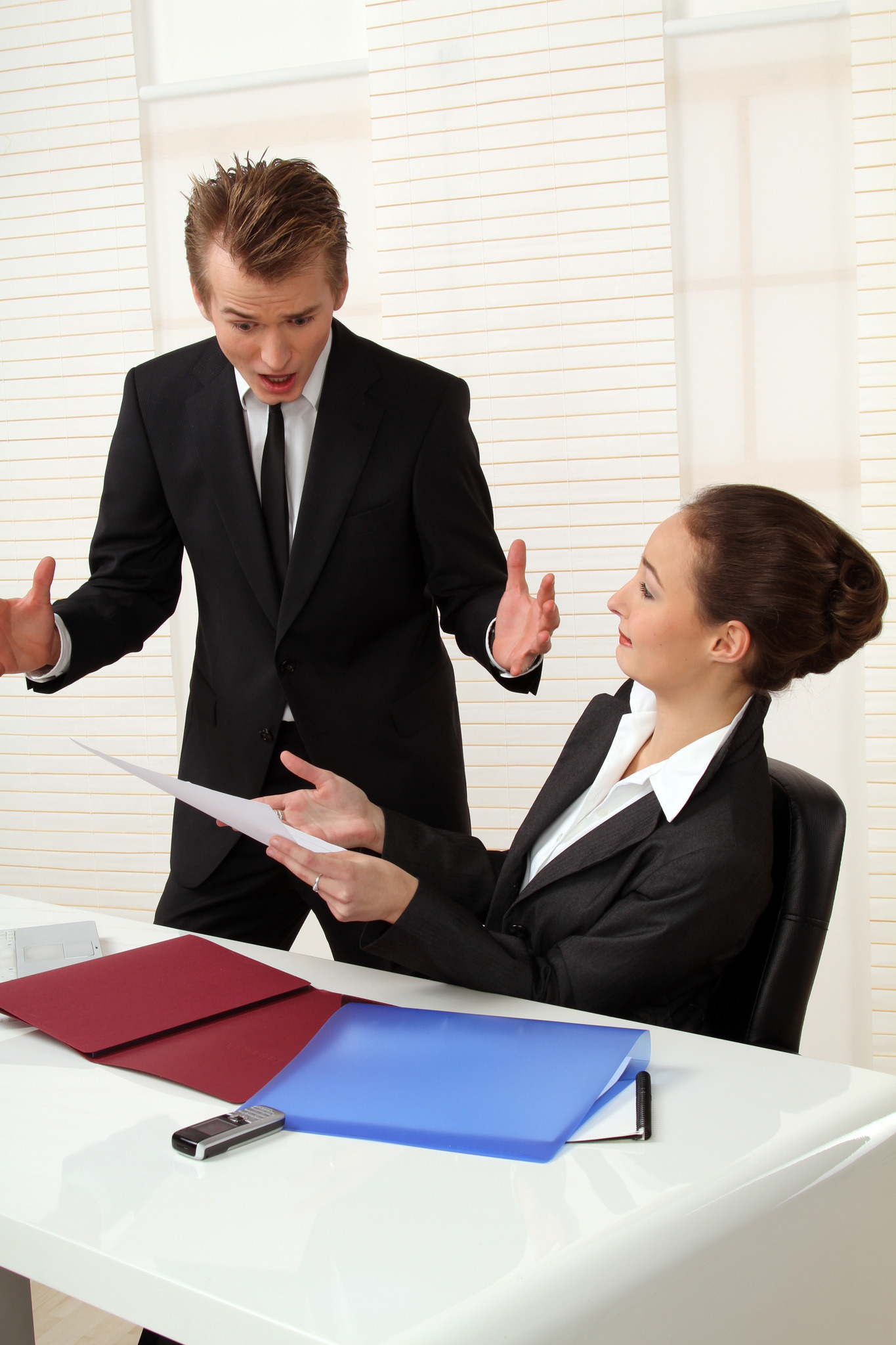 Wenn Kollegen streiten: Konflikte am Arbeitsplatz - Rohrbach