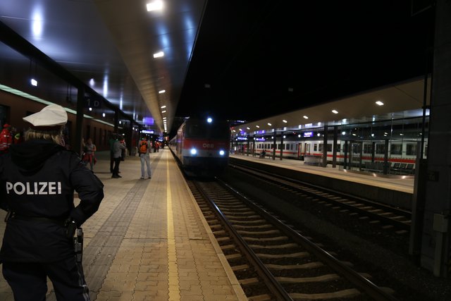 Die Polizeistreifen am Bahnhof haben seit der Schließung des Postens zugenommen. Es gab weniger Anzeigen