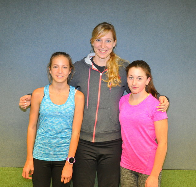 Lena Pressler und Sabrina Koberwein mit ihrer Trainerin und mehrfachen Staatsmeisterin Viola Kleiser.
